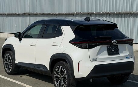 Toyota Yaris Cross, 2022 год, 1 630 000 рублей, 3 фотография