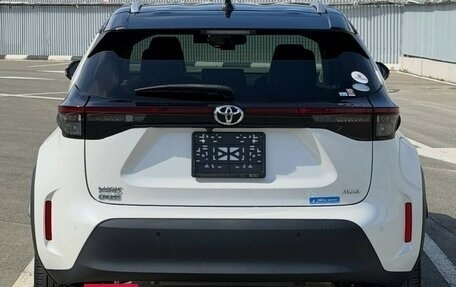 Toyota Yaris Cross, 2022 год, 1 630 000 рублей, 5 фотография