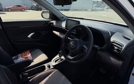 Toyota Yaris Cross, 2022 год, 1 630 000 рублей, 8 фотография