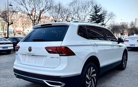 Volkswagen Tiguan II, 2022 год, 3 100 000 рублей, 5 фотография
