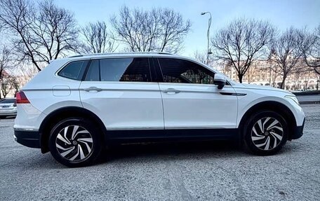 Volkswagen Tiguan II, 2022 год, 3 100 000 рублей, 4 фотография