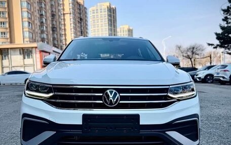Volkswagen Tiguan II, 2022 год, 3 100 000 рублей, 3 фотография