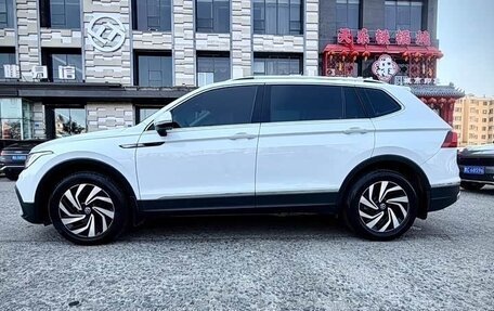 Volkswagen Tiguan II, 2022 год, 3 100 000 рублей, 8 фотография