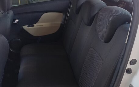 Renault Logan II, 2015 год, 550 000 рублей, 10 фотография