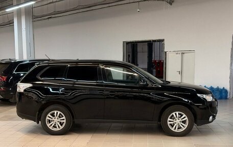 Mitsubishi Outlander III рестайлинг 3, 2013 год, 1 255 000 рублей, 4 фотография
