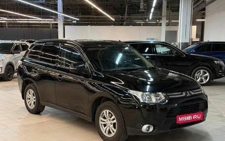 Mitsubishi Outlander III рестайлинг 3, 2013 год, 1 255 000 рублей, 3 фотография