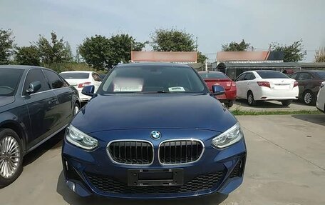 BMW 1 серия, 2022 год, 1 620 000 рублей, 2 фотография