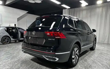Volkswagen Tiguan II, 2022 год, 2 335 000 рублей, 3 фотография
