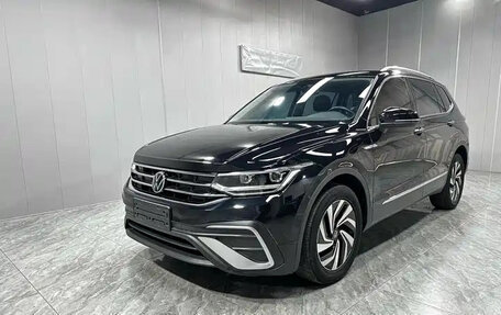 Volkswagen Tiguan II, 2022 год, 2 335 000 рублей, 9 фотография