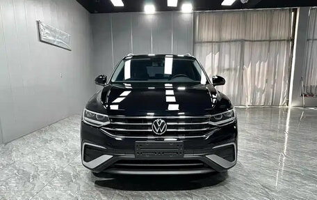 Volkswagen Tiguan II, 2022 год, 2 335 000 рублей, 7 фотография