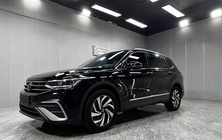 Volkswagen Tiguan II, 2022 год, 2 335 000 рублей, 5 фотография