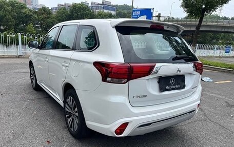 Mitsubishi Outlander III рестайлинг 3, 2023 год, 1 790 008 рублей, 4 фотография