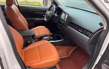 Mitsubishi Outlander III рестайлинг 3, 2023 год, 1 790 008 рублей, 7 фотография