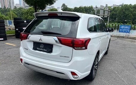 Mitsubishi Outlander III рестайлинг 3, 2023 год, 1 790 008 рублей, 6 фотография