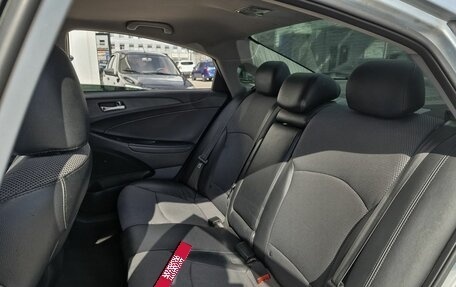 Hyundai Sonata VI, 2010 год, 850 000 рублей, 6 фотография