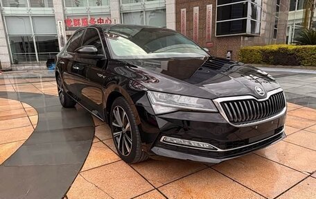 Skoda Superb III рестайлинг, 2022 год, 1 800 000 рублей, 3 фотография