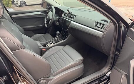 Skoda Superb III рестайлинг, 2022 год, 1 800 000 рублей, 9 фотография