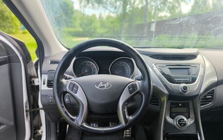 Hyundai Elantra V, 2013 год, 999 999 рублей, 21 фотография