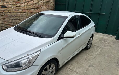 Hyundai Solaris II рестайлинг, 2013 год, 600 000 рублей, 2 фотография