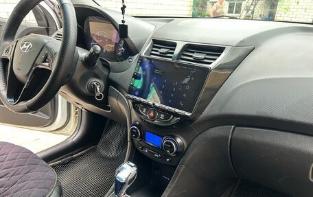 Hyundai Solaris II рестайлинг, 2013 год, 600 000 рублей, 6 фотография