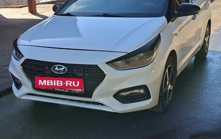 Hyundai Solaris II рестайлинг, 2017 год, 800 000 рублей, 4 фотография