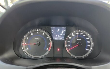 Hyundai Solaris II рестайлинг, 2011 год, 360 000 рублей, 16 фотография