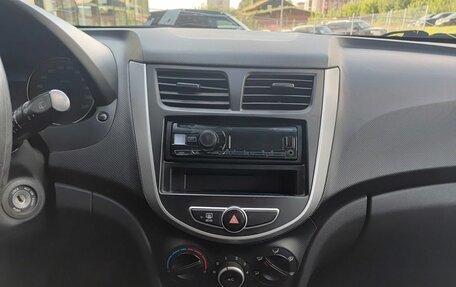 Hyundai Solaris II рестайлинг, 2011 год, 360 000 рублей, 18 фотография