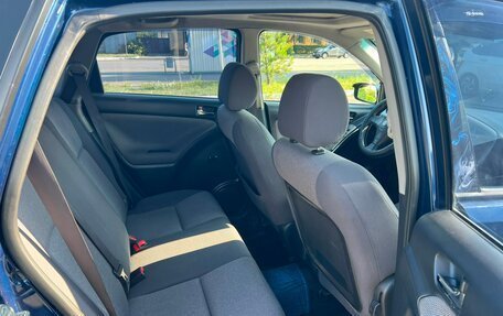 Toyota Matrix, 2003 год, 559 000 рублей, 13 фотография