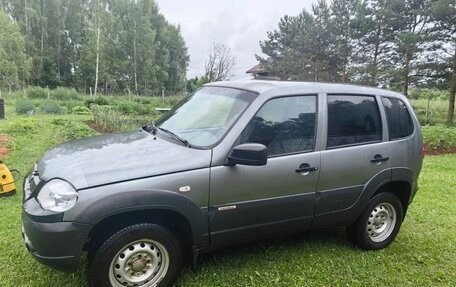 Chevrolet Niva I рестайлинг, 2017 год, 597 000 рублей, 2 фотография