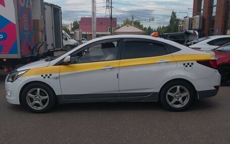 Hyundai Solaris II рестайлинг, 2016 год, 440 000 рублей, 2 фотография