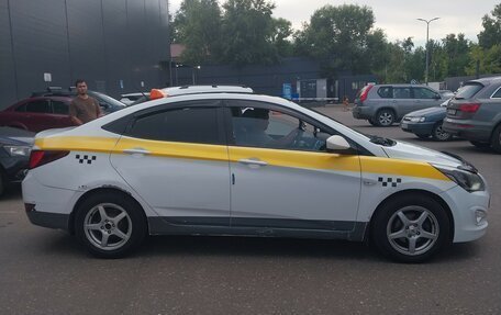 Hyundai Solaris II рестайлинг, 2016 год, 440 000 рублей, 3 фотография