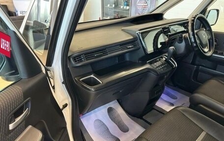 Honda Stepwgn IV, 2017 год, 1 430 000 рублей, 13 фотография