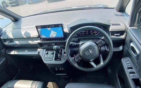 Honda Stepwgn, 2022 год, 2 350 000 рублей, 10 фотография