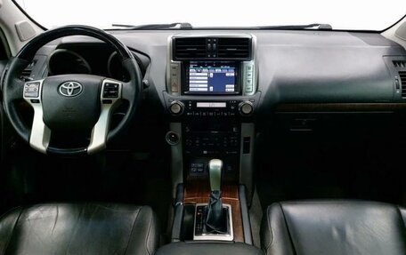 Toyota Land Cruiser Prado 150 рестайлинг 2, 2010 год, 2 250 000 рублей, 28 фотография