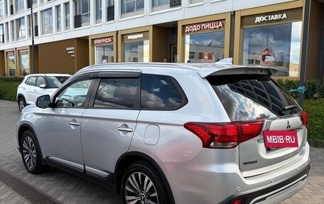Mitsubishi Outlander III рестайлинг 3, 2019 год, 2 090 000 рублей, 3 фотография