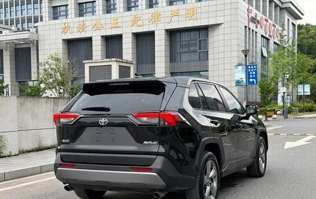 Toyota RAV4, 2023 год, 2 112 000 рублей, 4 фотография