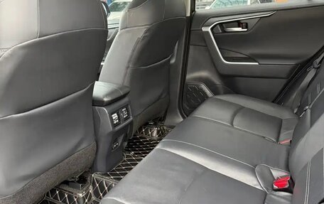 Toyota RAV4, 2023 год, 2 112 000 рублей, 9 фотография