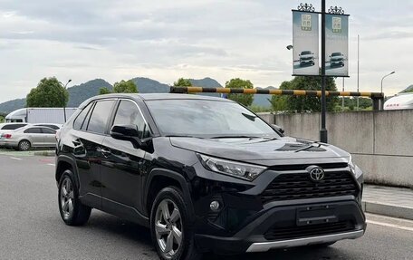 Toyota RAV4, 2023 год, 2 112 000 рублей, 3 фотография
