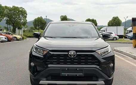 Toyota RAV4, 2023 год, 2 112 000 рублей, 5 фотография