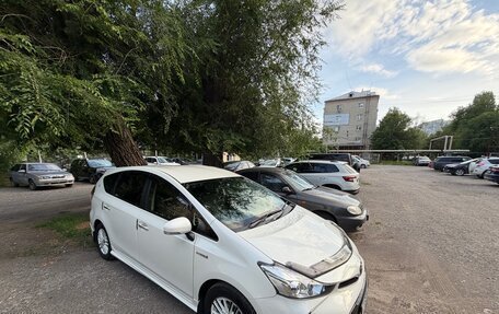 Toyota Prius Alpha I (ZVW40/41), 2015 год, 1 650 000 рублей, 2 фотография