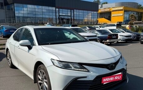 Toyota Camry, 2021 год, 1 300 000 рублей, 3 фотография