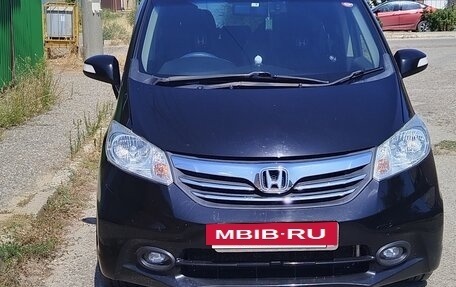 Honda Freed I, 2012 год, 1 200 000 рублей, 2 фотография