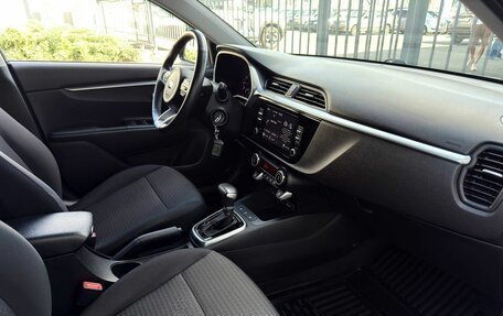 KIA Rio IV, 2021 год, 1 750 000 рублей, 11 фотография