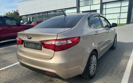 KIA Rio III рестайлинг, 2013 год, 925 000 рублей, 2 фотография