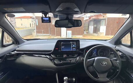 Toyota C-HR I рестайлинг, 2023 год, 1 725 000 рублей, 9 фотография