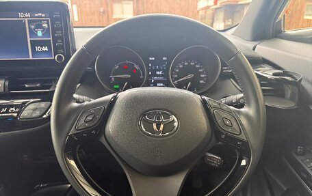 Toyota C-HR I рестайлинг, 2023 год, 1 725 000 рублей, 10 фотография