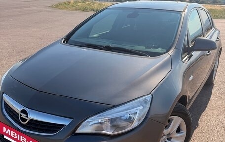 Opel Astra J, 2010 год, 700 000 рублей, 3 фотография
