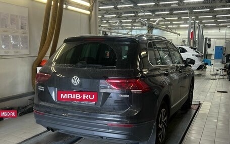Volkswagen Tiguan II, 2018 год, 2 249 000 рублей, 6 фотография