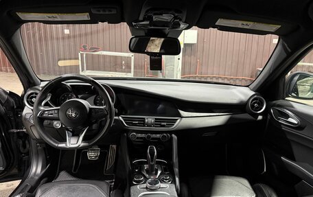 Alfa Romeo Giulia II, 2022 год, 3 050 000 рублей, 15 фотография