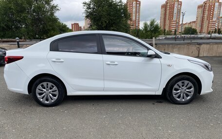 KIA Rio IV, 2019 год, 999 000 рублей, 2 фотография